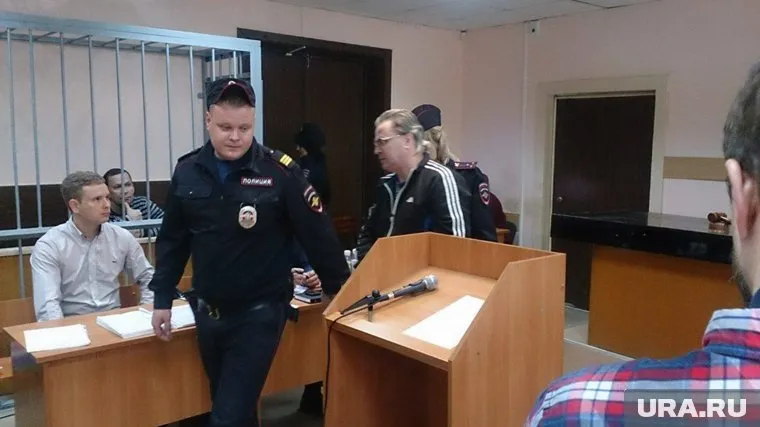 Олега Кинева снова доставили в суд