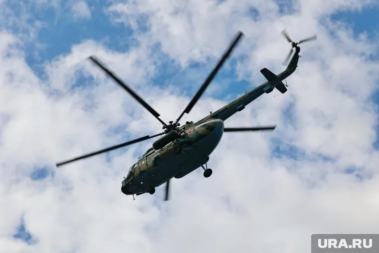 Вертолеты поднялись в небо и сбивают беспилотники, которые атакуют столицу