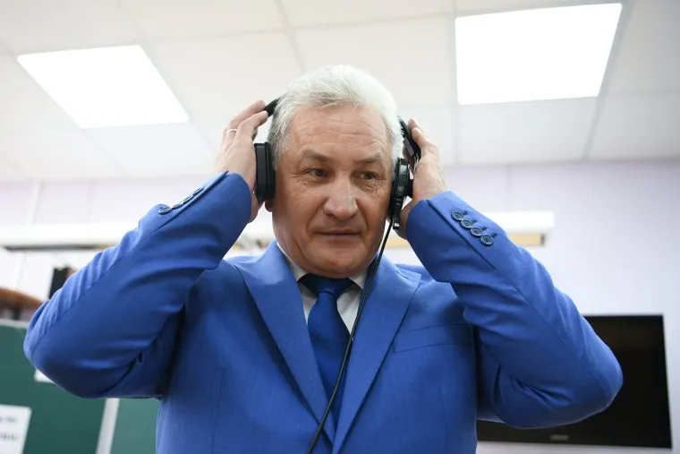 Федеральный тренировочный экзамен в школе №200 - ЕГЭ по обществознанию и английскому языку. Екатеринбург 