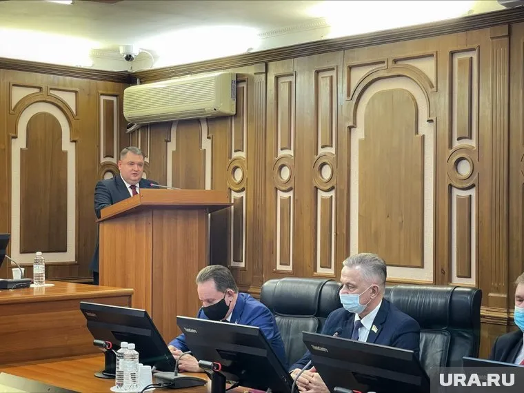Дмитрий Кощенко (за трибуной) избран главой Нижневартовска на пять лет