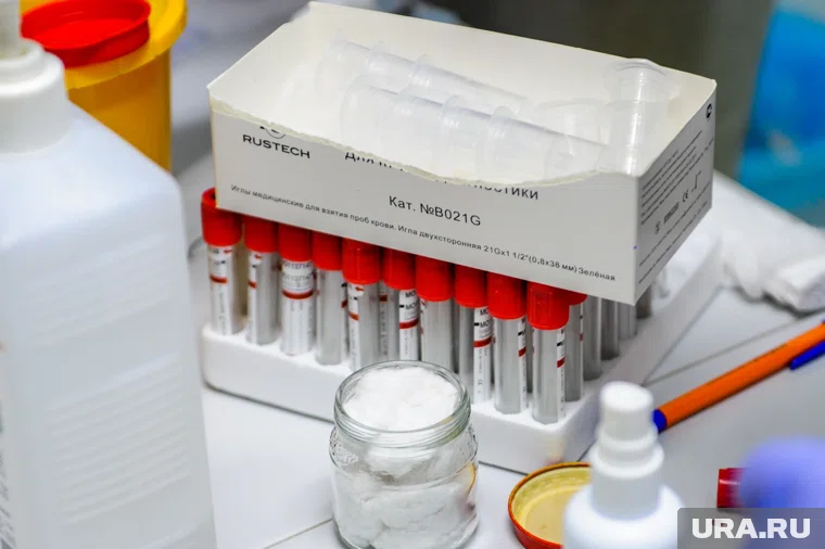 Благодаря артистизму лаборанта дети перестали бояться забора крови