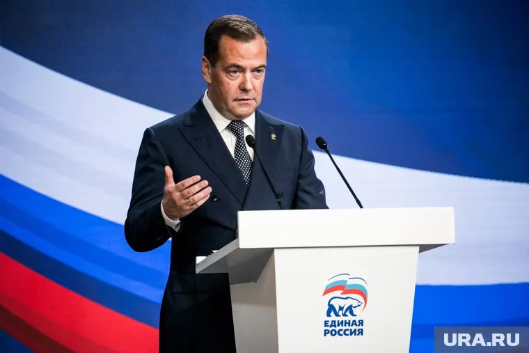 Дмитрий Медведев (на фото) заявил, что Киев назвал Беннета агентом Кремля