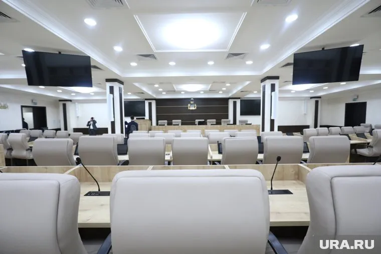 В связи с неполной готовностью нового зала депутаты будут голосовать карточками