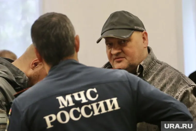 На месте работают представители разных силовых ведомств, в том числе УгРО