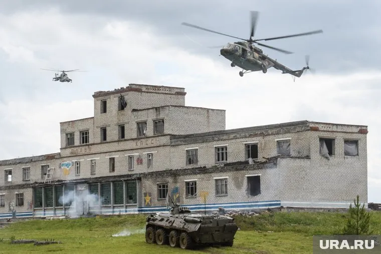 Россия должна проработать переброску авиации в Таджикистан, заявил Игорь Коротченко (архивное фото)