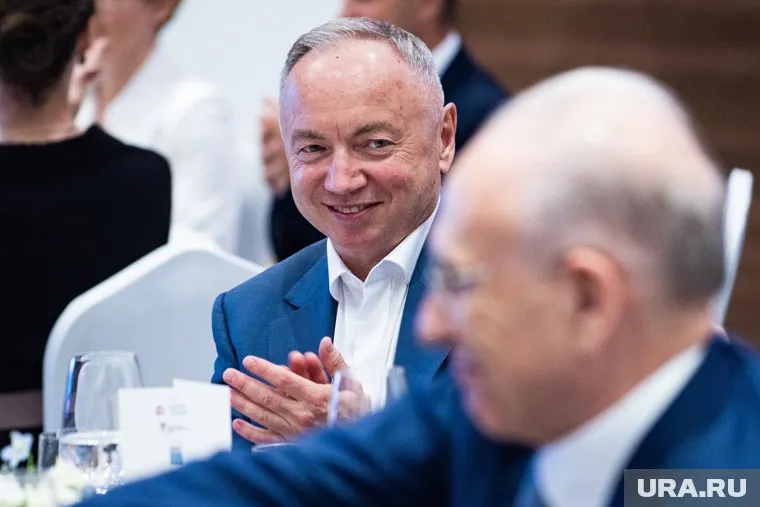 В 2019-м Валерий Ананьев уже спасал компанию от претензий властей — после протестов в сквере