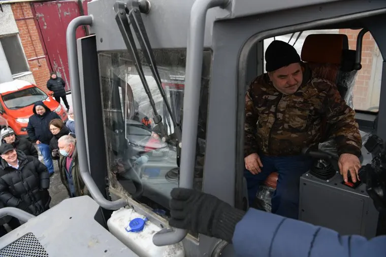 Передача новой снегоуборочной техники в Железнодорожное ДЭУ. Екатеринбург