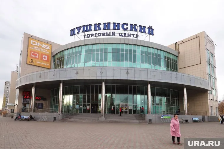 К зданию ТРЦ подъехала техника спасателей (архивное фото)