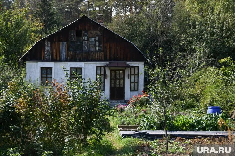 Дачный участок с домиком в черте города можно купить за 600 тысяч рублей