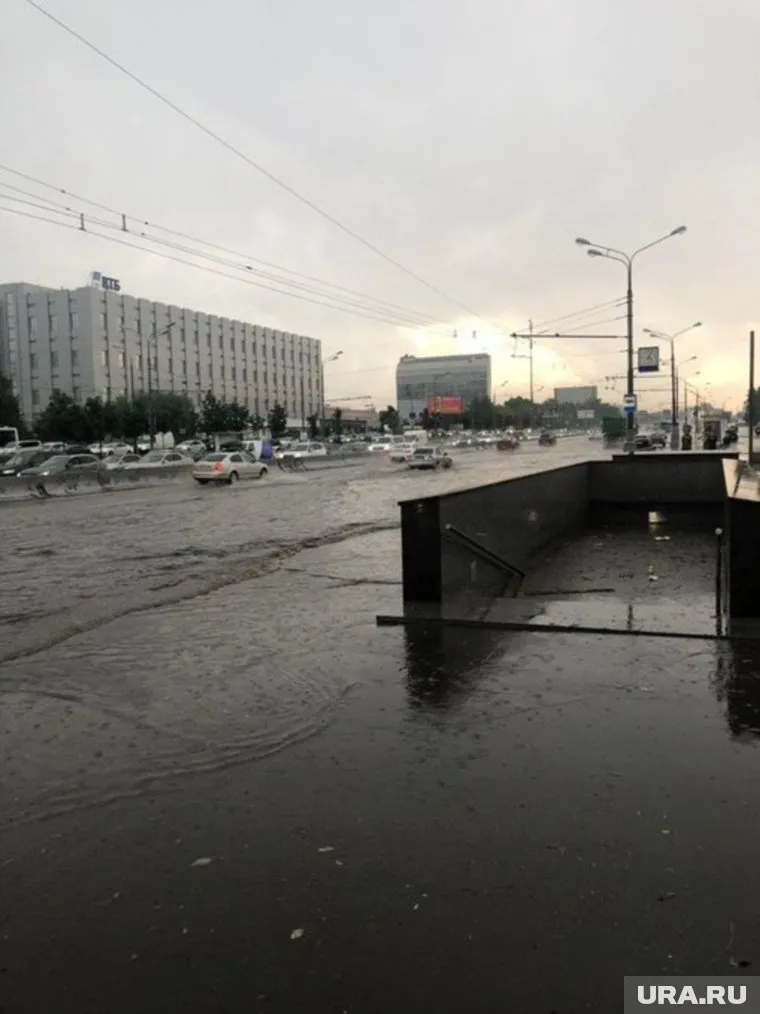 Улицы Москвы оказались под водой