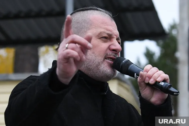 Вадим Самойлов начал концерт с хита «Как на войне»