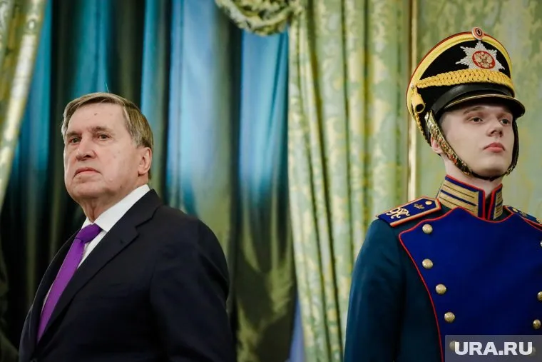 Ушаков заявил, что проведение трехстороннего саммита с участием Путина, Трампа и Зеленского пока не обсуждалось