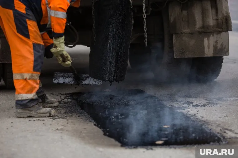 К приезду губернатора в Вынгапуровском успеют сделать ямочный ремонт