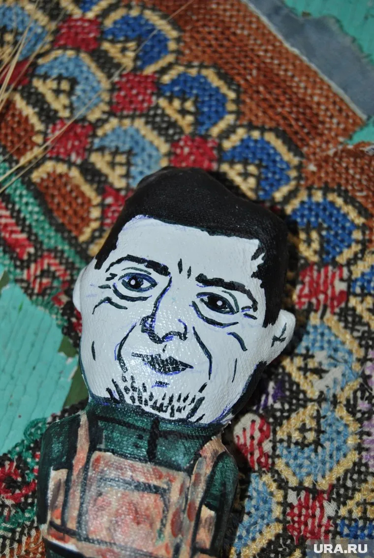 Фигурка вуду Зеленского продается с аукциона в курганском паблике