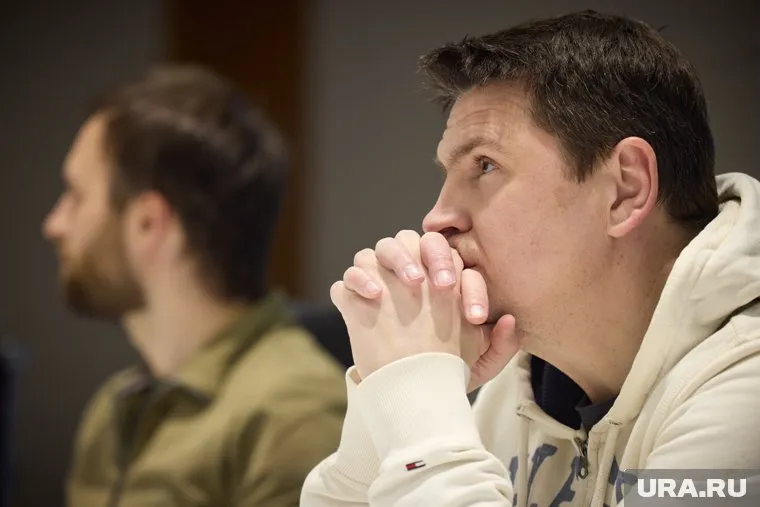 Подоляк пообещал проблемы украинцам, уехавшим за границу