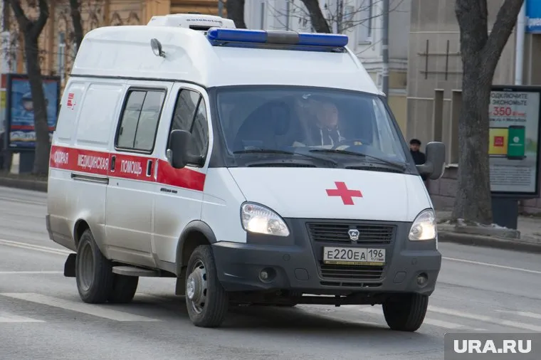 Неравнодушные горожане вызвали "скорую" для голой женщины