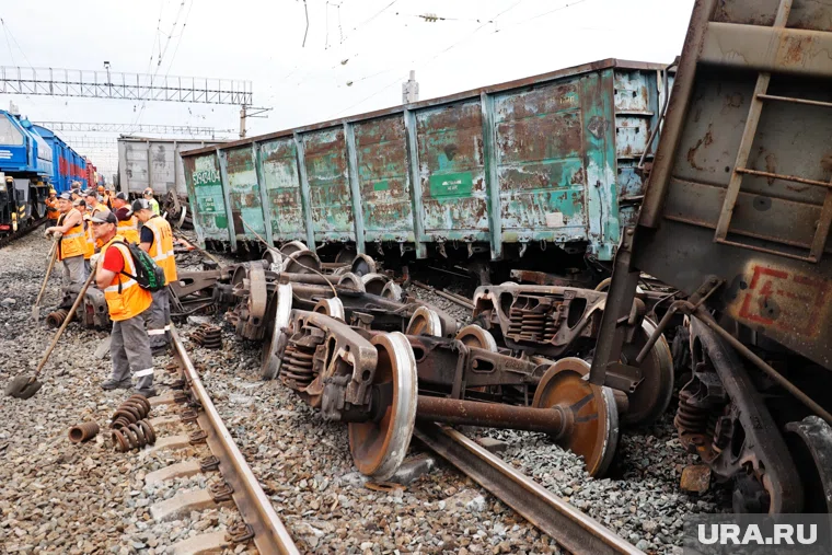 По данным следствия, в инциденте виноваты работники, которые оставили посторонний предмет на ж/д путях