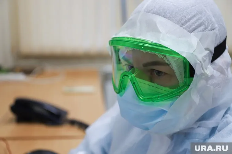 Количество регистрируемых в России случаев коронавируса может превысить 40 тысяч ежедневно, заявил Мясников