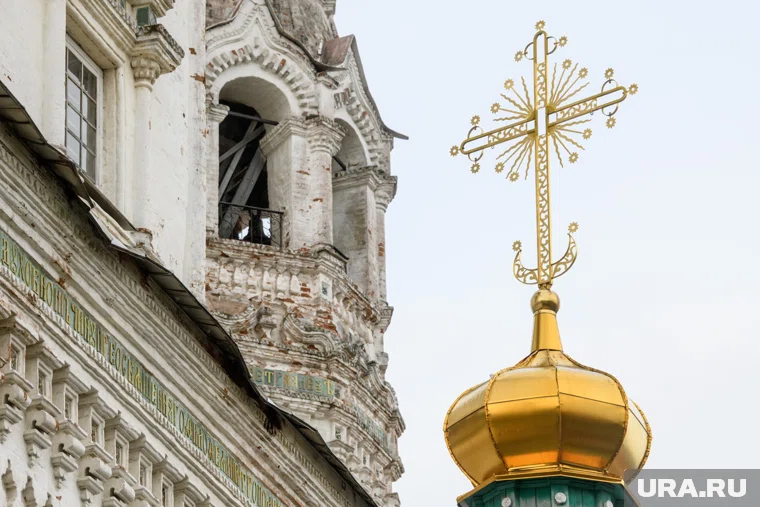 Неонацисты на Украине пробрались в православный храм, заявил Азаров (архивное фото) 