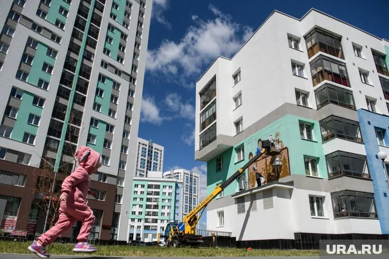 Россиянам запретили остеклять балконы, а также могут поднять налоги