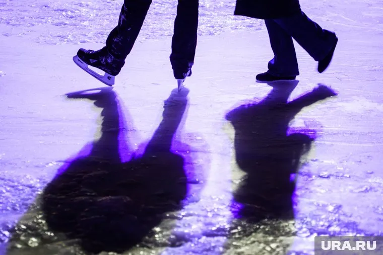 Озерный лед создал уникальные условия для любителей зимних видов спорта