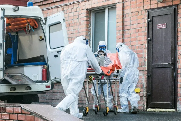 Приемный покой областной инфекционной клинической больницы. Тюмень