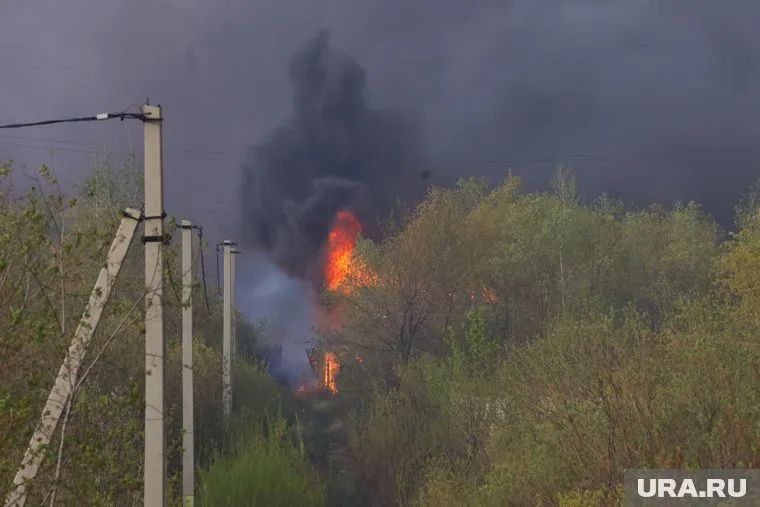 В Новосибирске на территории Института прикладной физики загорелся склад