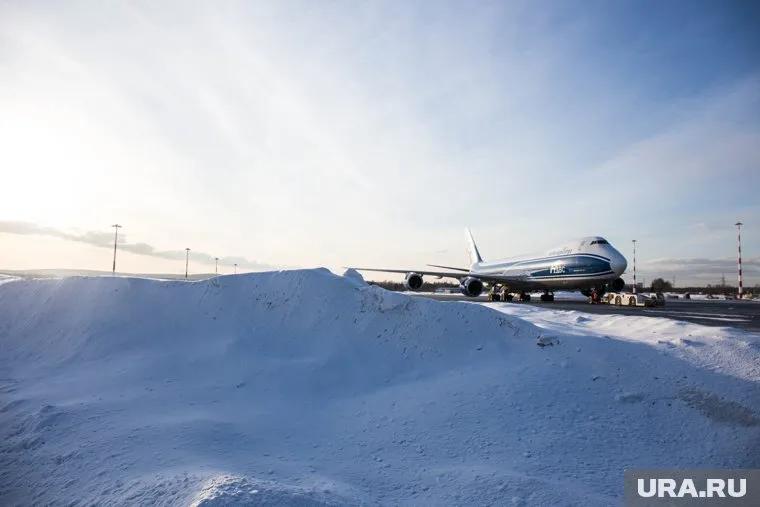 На борту находилось 30 пассажиров, в том числе двое детей