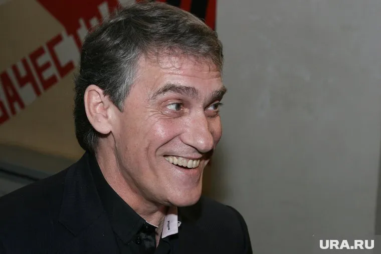 Артист утверждает, что неудачно упал у себя дома