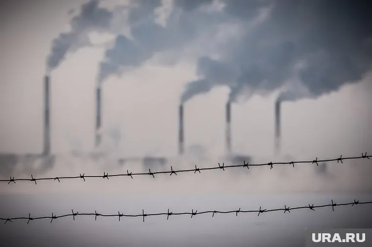 Одной из причин превышения нормы мог стать инцидент на нефтеперерабатывающем заводе