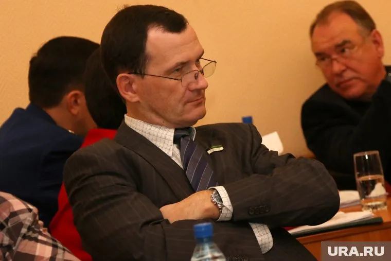 Илья Назаренко второй месяц не может занять пост президента