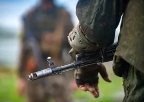 «Спасибо Путину и Минобороны»: появились кадры встречи российских военных после обмена пленными