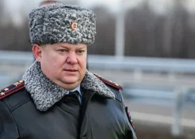 В центре Екатеринбурга начальник ГИБДД остановил известного гонщика