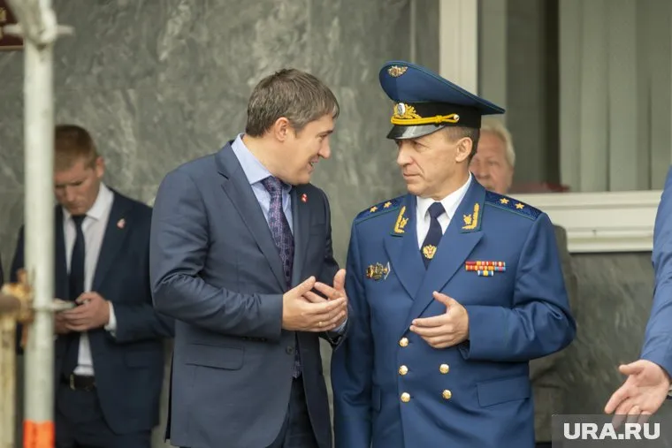 Отношения Махонина (слева) и Бухтоярова (справа) испортились в последние полгода