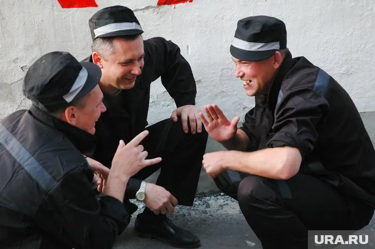 Смена руководства в "двойке" не повлияла на местный уклад