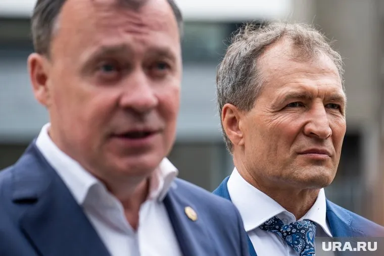 Игорь Володин (справа) собирает пул кандидатов для выдвижения по всему городу