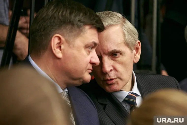 Андрей Артюхов (справа) отчитается депутату Госдумы Ивану Квитке (слева) о результатах выборов в регионе