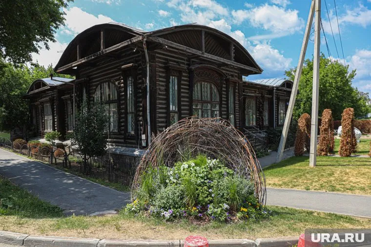 ВСУ уничтожили старинную усадьбу в Курской области (архивное фото)