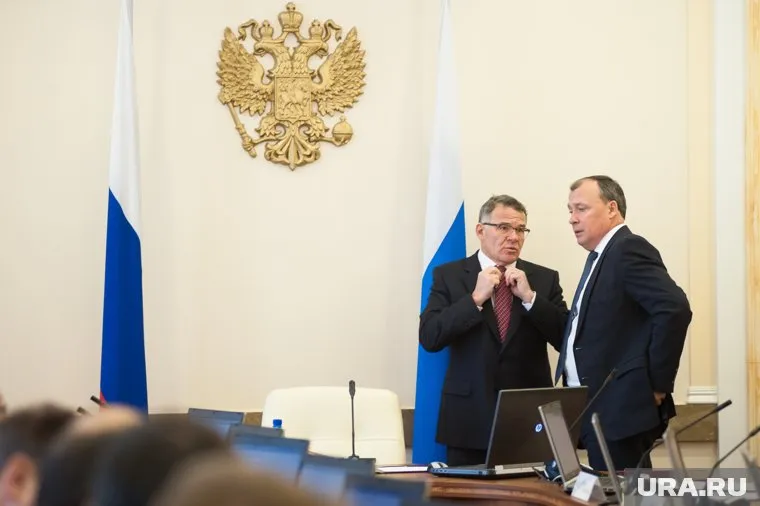 Тунгусов (слева) заинтересован в том, чтобы получить контроль над сферой, контролируемой Орловым (справа)