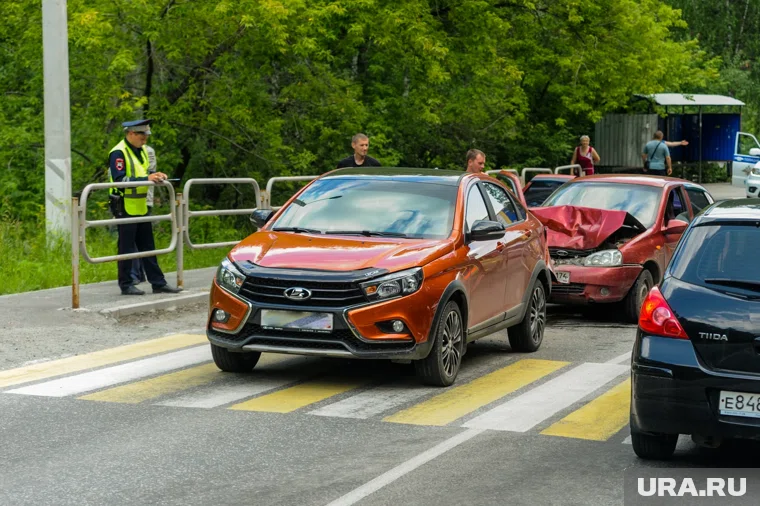 Водитель, наехавший на ворота дома, имел пятимесячный стаж (архивное фото)