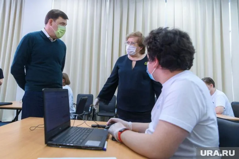 Евгений Куйвашев проголосовал в первый же день