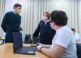 Куйвашев проверил наблюдателей за голосованием по Конституции