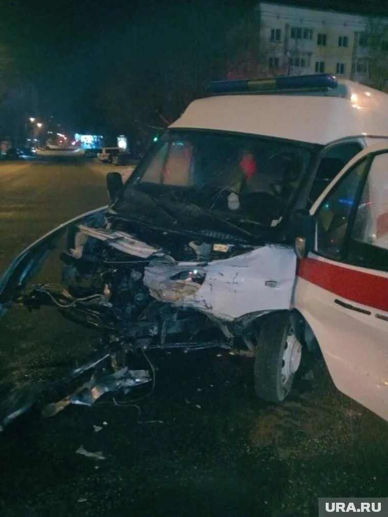 Вот что осталось от машины скорой помощи после злополучного ДТП