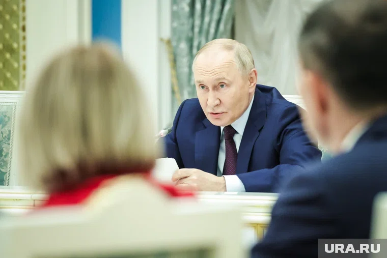 Путин принимает участие в церемонии установки корпуса реактора АЭС