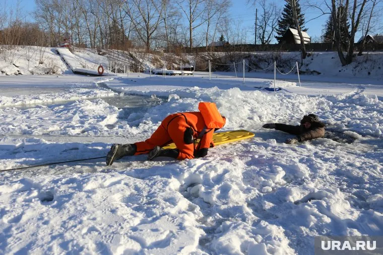 Мужчину доставали с использованием спецсредств (архивное фото)