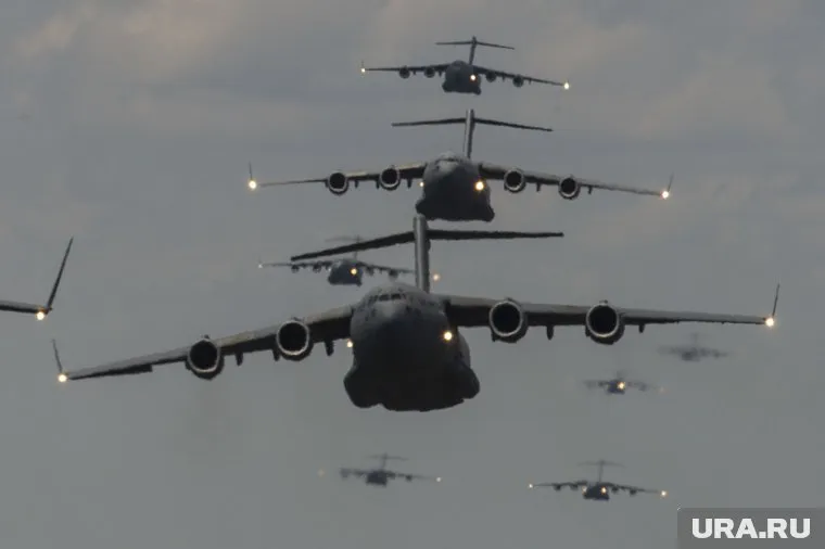 Поставка самолетов на Украину не сделает НАТО стороной конфликта, заявил Столтенберг