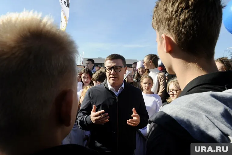 Текслер также рассказал школьникам, как проводил время с классом в учебное время