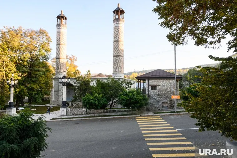 Мировое сообщество должно оказать давление на Армению с тем, чтобы армянские войска покинули регион, сказал президент АР