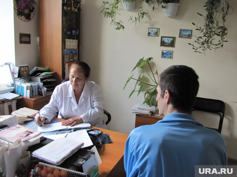 Для прохождения диспансеризации после COVID нужно обратиться к терапевту