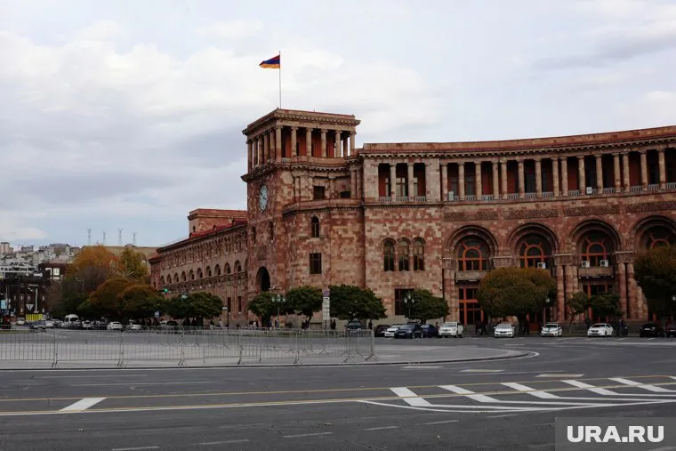 Преподавателю Российско-Армянского университета Карену Игитяну запретили въезд в Армению